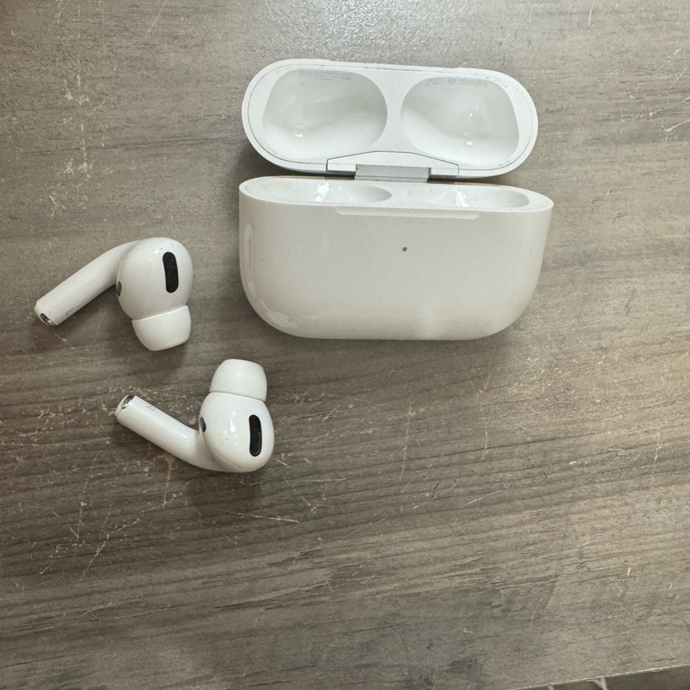 Apple AirPods Pro - Picture 6 of 9